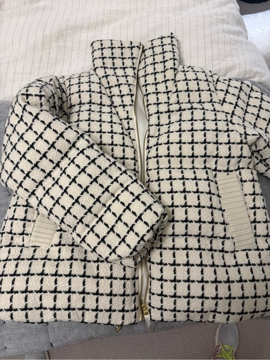 Varley Jackets & Blazers - Varley Ivory and Black Grid Puffer Jacket